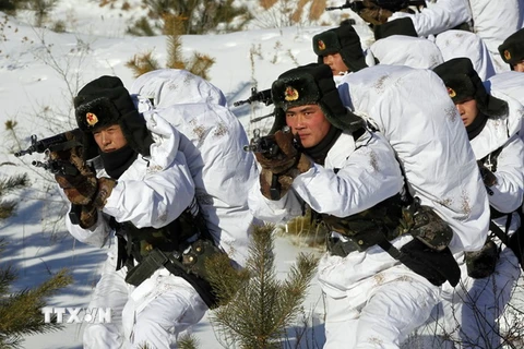 Binh sỹ quân đội Trung Quốc tham gia tập trận ở khu vực đông bắc tỉnh Hắc Long Giang. (Nguồn: AFP/TTXVN)