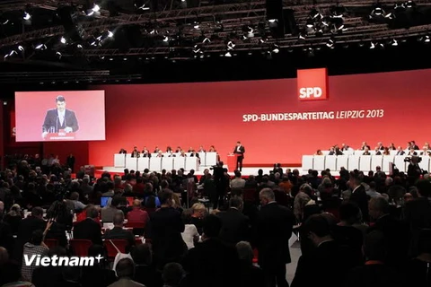 Chủ tịch SPD Sigmar Gabriel phát biểu tại Đại hội đảng toàn quốc năm 2013. (Ảnh: Mạnh Hùng/Vietnam+)