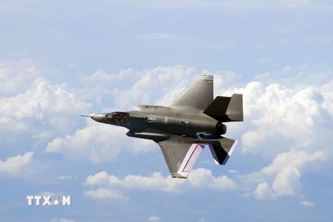 Một máy bay F-35 trong phi đội không kích hỗn hợp. (Nguồn: AFP/TTXVN)