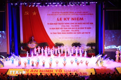 Lễ kỷ niệm 70 năm Ngày truyền thống Công an nhân dân tại Hà Nội. (Ảnh: Doãn Tấn/TTXVN)