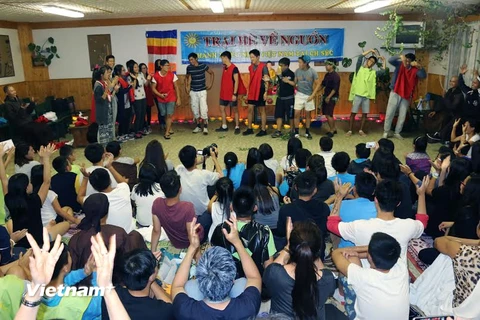 Các vở kịch dựa trên truyện cổ tích Việt Nam gây hứng thú với các trại viên (Ảnh: Trần Quang Vinh/Vietnam+)