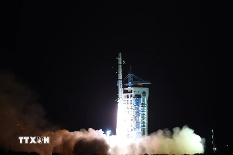 Tên lửa đẩy Trường Chinh 4C mang theo vệ tinh Dao Cảm-25 rời bệ phóng. (Nguồn: THX/TTXVN)