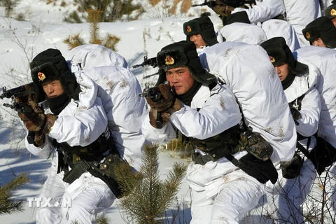 Binh sỹ quân đội Trung Quốc tham gia tập trận ở khu vực đông bắc tỉnh Hắc Long Giang. (Nguồn: AFP/TTXVN)