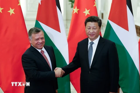 Chủ tịch Trung Quốc Tập Cận Bình (phải) có cuộc gặp với Quốc vương Jordan Abdullah II đang trong chuyến thăm Trung Quốc nhằm tăng cường quan hệ song phương. (Nguồn: AFP/TTXVN)