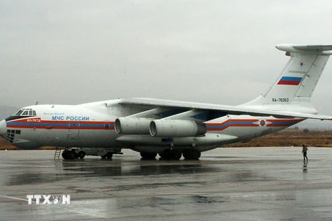 Máy bay của Nga vận chuyển 32 tấn hàng cứu trợ gồm thực phẩm, sữa và thức ăn đóng hộp đến sân bay quốc tế Bassel al-Assad, thành phố cảng Latakia, Syria ngày 30/12/2013. (Nguồn: AFP-TTXVN)