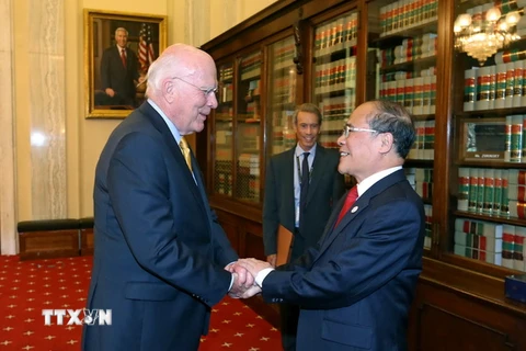 Chủ tịch Quốc hội Nguyễn Sinh Hùng gặp Ngài Patrick Leahy, Chủ tịch Thường trực Thượng viện Hoa Kỳ. (Ảnh: Nhan Sáng/TTXVN)
