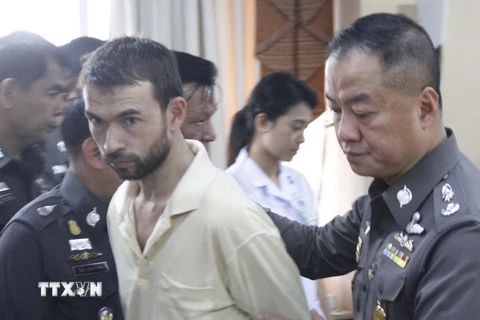 Cảnh sát áp giải nghi can Adem Karadag tới trụ sở Cục cảnh sát thành phố tại Bangkok ngày 4/9. (Nguồn: THX/TTXVN)