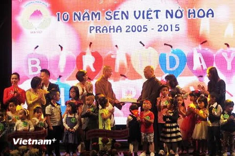 Một số hình ảnh lễ kỷ niệm 10 thành lập trường Mầm non Sen Việt tại Cộng hòa Séc. (Ảnh: Văn Bình/Vietnam+)
