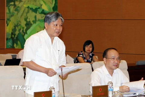 Bộ trưởng Bộ Tư pháp Hà Hùng Cường phát biểu ý kiến. (Ảnh: Phạm Kiên - TTXVN)
