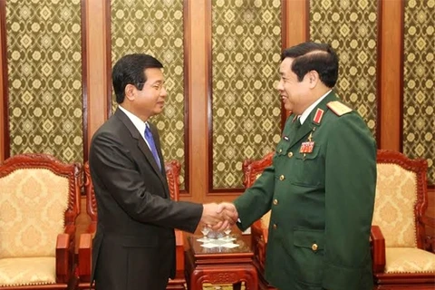 Đại tướng Phùng Quang Thanh tiếp Đại sứ Lào đến chào từ biệt