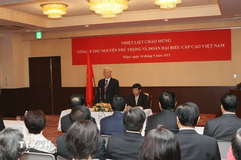 Tổng Bí thư Nguyễn Phú Trọng đến thăm và nói chuyện với cán bộ, nhân viên Đại sứ quán, đại diện Việt kiều và lưu học sinh Việt Nam tại Nhật Bản. (Ảnh: Trí Dũng/TTXVN)
