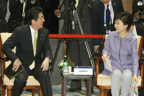 Thủ tướng Nhật Bản Shinzo Abe và Tổng thống Hàn Quốc Park Geun-hye. (Ảnh minh họa. Nguồn: Kyodo)