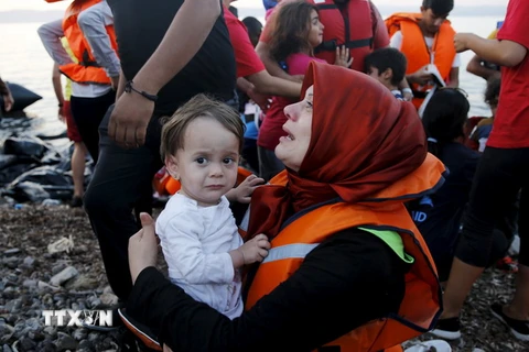 Người di cư tại đảo Lesbos của Hy Lạp sau khi được cứu vớt ngày 19/9. (Nguồn: Reuters/TTXVN)