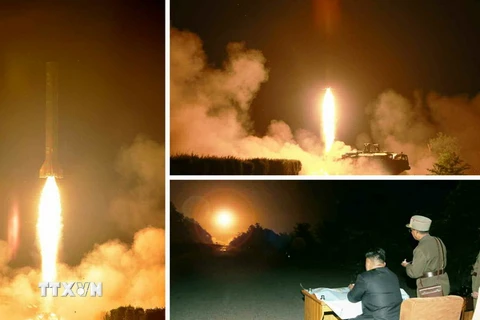 Nhà lãnh đạo Triều Tiên Kim Jong-un theo dõi vụ thử tên lửa. (Nguồn: Yonhap/TTXVN)