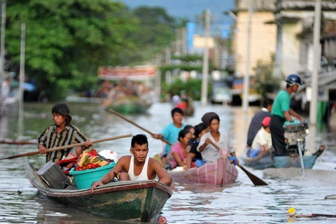 Mưa lũ gây ngập lụt ở Myanmar. (Nguồn: AFP)