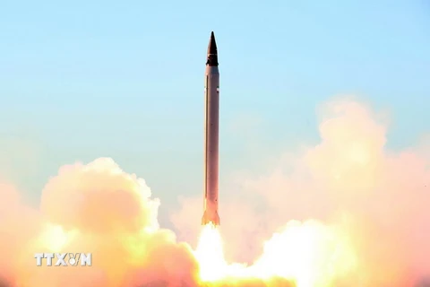 Tên lửa Imad được phóng tại một địa điểm bí mật ở Iran. (Nguồn: AFP/TTXVN)