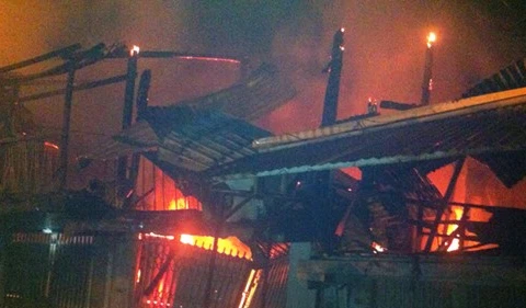 Cà Mau: Hỏa hoạn làm 4 căn nhà bị thiêu rụi hoàn toàn