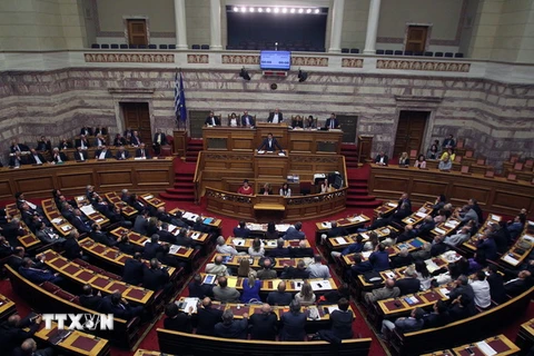 Toàn cảnh phiên bỏ phiếu của Quốc hội Hy Lạp ở thủ đô Athens ngày 7/10. (Nguồn: THX/TTXVN)