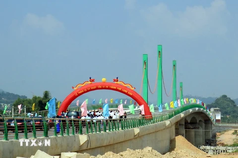 Cầu 17-10 nối liền Phường Đông Kinh và xã Mai Pha, thành phố Lạng Sơn. (Ảnh: Thái Thuần/TTXVN)