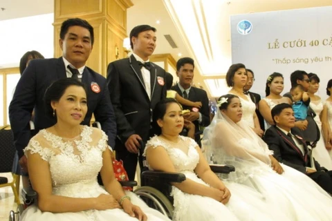 Xúc động lễ cưới tập thể của 40 cặp đôi khuyết tật tại TP.HCM