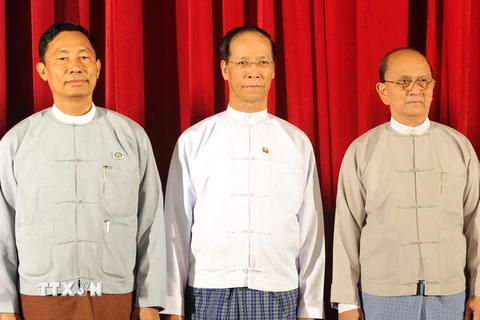 Tổng thống Myanmar Thein Sein (phải) tại một cuộc họp ở Naypyidaw ngày 31/10/2014. (Nguồn: AFP/TTXVN)