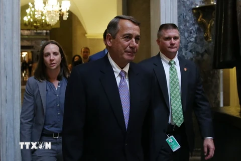 Chủ tịch Hạ viện Mỹ John Boehner (giữa) tới phiên họp của Hạ viện tại Washington ngày 8/10. (Nguồn: AFP/TTXVN)