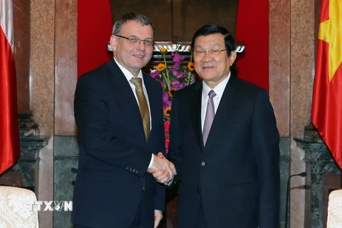 Chủ tịch nước Trương Tấn Sang tiếp Bộ trưởng Ngoại giao Cộng hòa Czech Lubomir Zaoralek sang thăm chính thức Việt Nam. (Ảnh: Nguyễn Khang/TTXVN)
