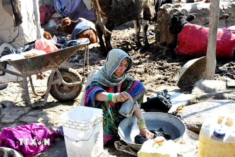 Người dân bị mất nhà cửa trong trận động đất ở Afghanistan. (Nguồn: THX/TTXVN)