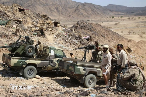 Binh sỹ Yemen làm nhiệm vụ tại khu vực Sirwah, phía tây thành phố Marib ngày 28/10. (Nguồn: AFP/TTXVN)