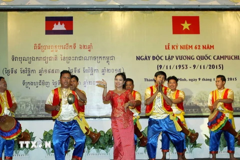 Chương trình văn nghệ kỷ niệm ngày Độc lập Vương quốc Campuchia. (Ảnh: Thanh Vũ/TTXVN)