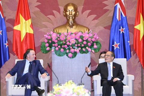 Chủ tịch Quốc hội Nguyễn Sinh Hùng tiếp Thủ tướng New Zealand John Key sang thăm chính thức Việt Nam. (Ảnh: An Đăng/TTXVN)