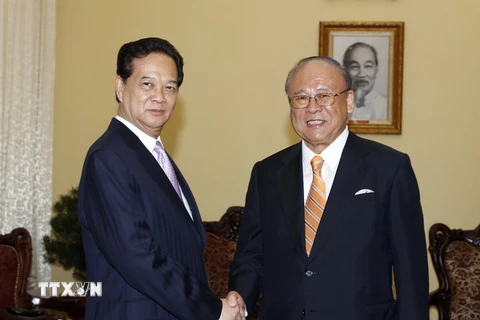 Thủ tướng Nguyễn Tấn Dũng tiếp ông Tsutomu Takebe, Cố vấn đặc biệt Liên minh nghị sỹ hữu nghị Nhật-Việt đang có chuyến thăm và làm việc tại Việt Nam. (Ảnh: Đức Tám/TTXVN)