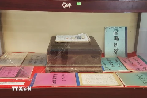 Tác phẩm 'Truyện Kiều' được trưng bày tại Bảo tàng tỉnh Bắc Ninh. (Ảnh: Thái Hùng/TTXVN)