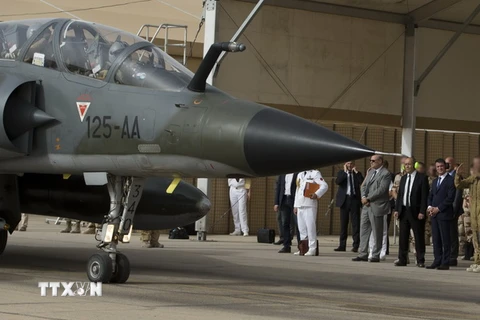 Máy bay chiến đấu Mirage 2000 của quân đội Pháp chuẩn bị cất cánh từ căn cứ không quân ở Jordan ngày 12/10. (Nguồn: AFP/TTXVN)