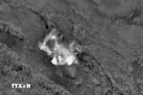 Không quân Nga không kích một trại huấn luyện của IS ở Tahtaya, tỉnh Idlib, Syria. (Nguồn: Reuters/TTXVN)