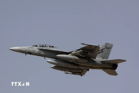 Máy bay chiến đấu F/A-18F rời căn cứ của Australia tại Trung Đông tham gia chiến dịch không kích IS tại Iraq ngày 5/10. (Nguồn: AFP/TTXVN)