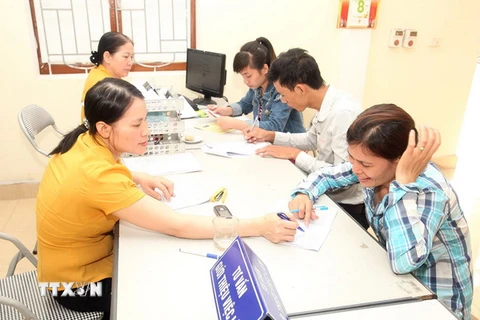 Hoạt động tư vấn giới thiệu việc làm tại Trung tâm Giới thiệu việc làm tỉnh Nghệ An. (Ảnh: Anh Tuấn/TTXVN)