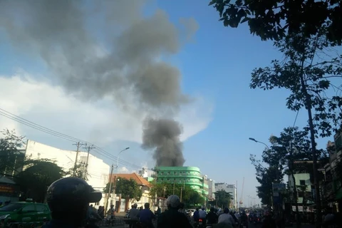 TP.HCM: Khống chế được vụ cháy trên đại lộ Võ Văn Kiệt