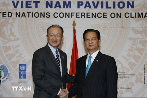 Thủ tướng Chính phủ Nguyễn Tấn Dũng tiếp Chủ tịch Ngân hàng Thế giới (WB) Jim Yong Kim. (Ảnh: Đức Tám/TTXVN)