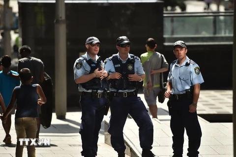 Cảnh sát Australia tuần tra tại quận trung tâm thương mại ở Sydney ngày 24/12. (Nguồn: AFP/TTXVN)