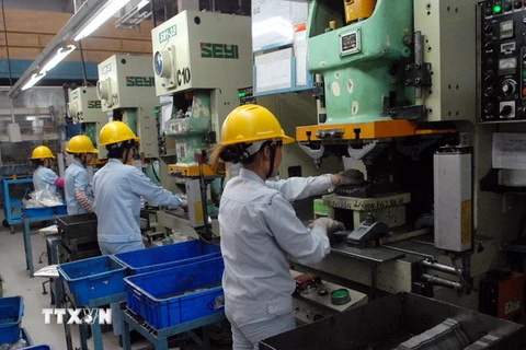 Sản xuất các linh kiện kim loại, cơ khí… tại Công ty Cơ khí Chính xác Việt Nam 1, 100% vốn đầu tư của Đài Loan. (Ảnh: Danh Lam/TTXVN)