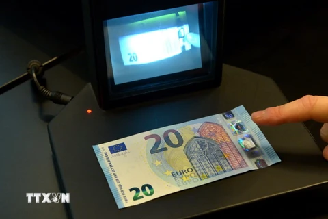 Đồng 20 euro mới tại Ngân hàng Trung ương Pháp ở thủ đô Paris ngày 24/11. (Nguồn: AFP/TTXVN)