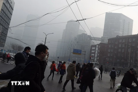 Khói bụi bao phủ thành phố Bắc Kinh,Trung Quốc ngày 14/12. (Nguồn: AFP/TTXVN)