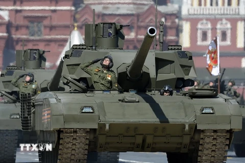 Xe tăng T-14 Armata của quân đội Nga trong buổi lễ tổng duyệt trên Quảng trường Đỏ ngày 7/5, chuẩn bị cho lễ diễu binh. (Nguồn: AFP/TTXVN)