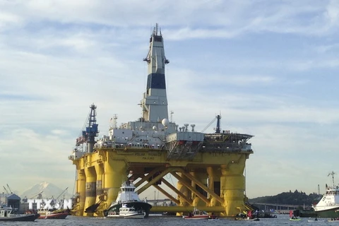 Giàn thăm dò dầu của tập đoàn Shell ở ngoài khơi Alaska, Mỹ ngày 15/6. (Nguồn: AFP/TTXVN)