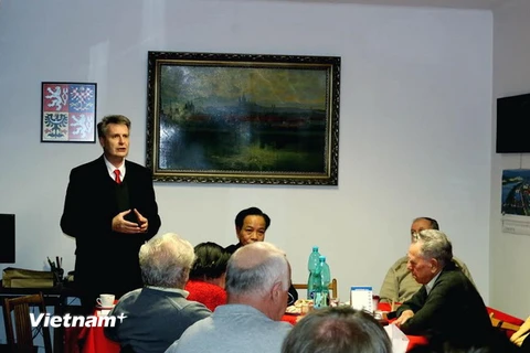 Ông Stanislav Grospič, Phó chủ tịch Ủy ban Pháp luật Hạ viện Séc, Phó chủ tịch Đảng Cộng sản Séc-Morava, phát biểu tại hội thảo về Việt Nam. (Ảnh: Trần Quang Vinh/Vietnam+)