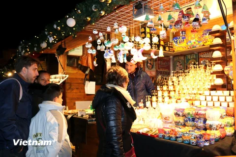 Phiên chợ Giáng sinh lâu năm làm nên nét độc đáo của Prague