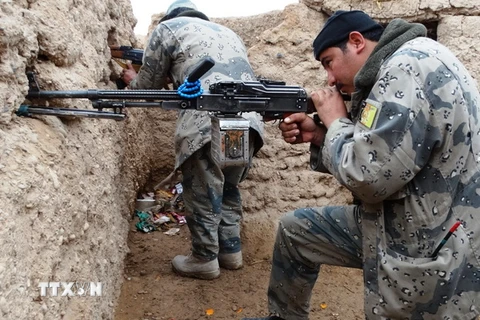 Lực lượng an ninh Afghanistan trong chiến dịch truy quét phiến quân tại tỉnh Helmand. (Nguồn: THX/TTXVN)