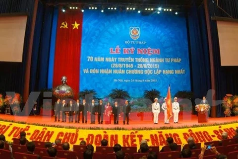 Ngành Tư pháp vinh dự nhận Huân chương Độc lập hạng Nhất. (Ảnh: Sơn Bách/Vietnam+)