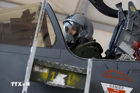 Máy bay chiến đấu Mirage 2000 của không lực Pháp tham gia chiến dịch oanh tạc các mục tiêu của IS tại Syria hạ cánh xuống căn cứ không quân ở Jordan ngày 1/1. (Nguồn: AFP/TTXVN)